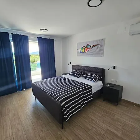Villa Maestro *
